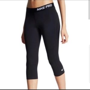 NIKE Dri-Fit Capri Leggings